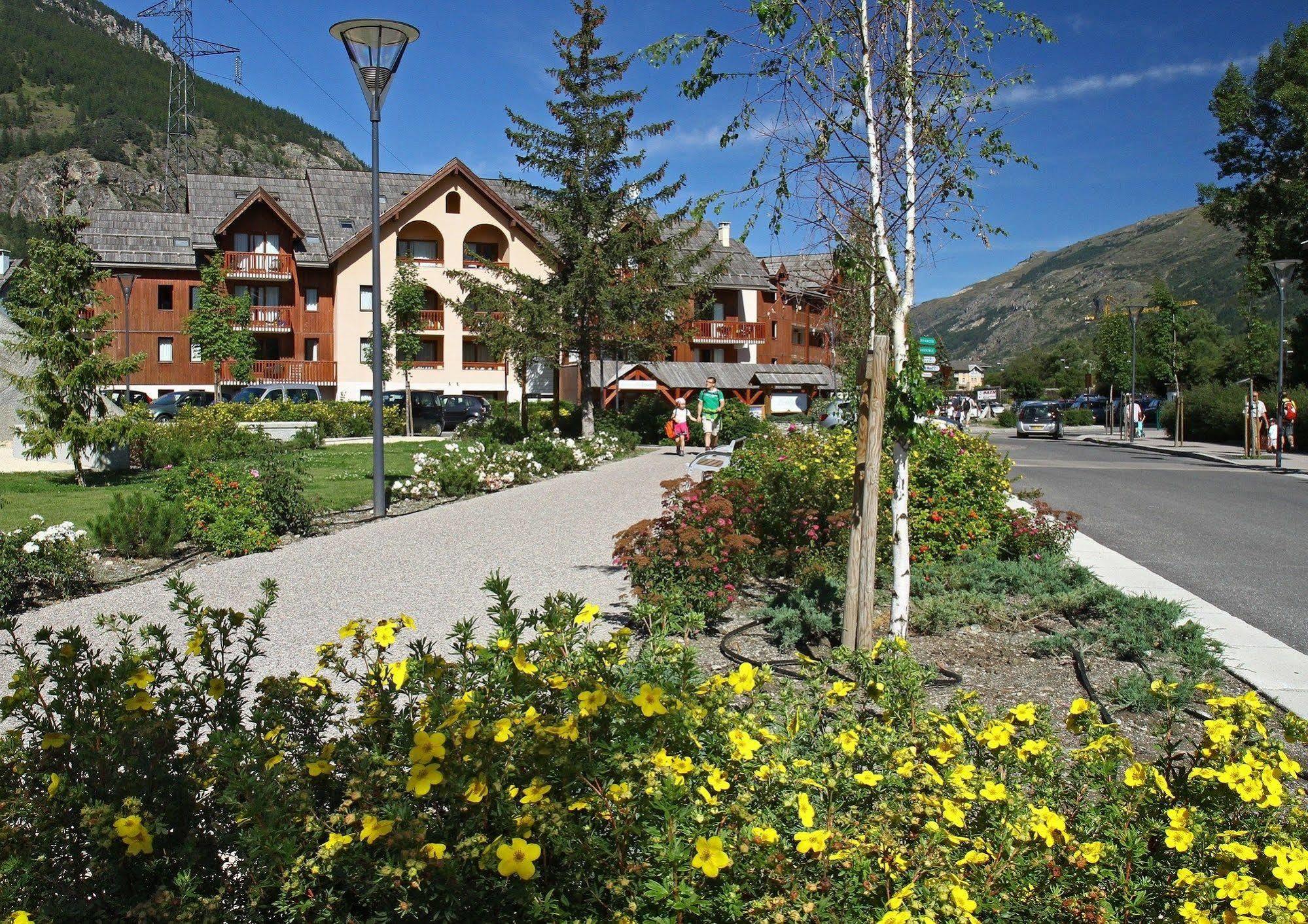 Residence Pierre & Vacances L'Alpagaラ・サル・レ・ザルプ エクステリア 写真
